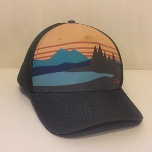 NWT L.L. BEAN PERFORMANCE TRUCKER HAT
